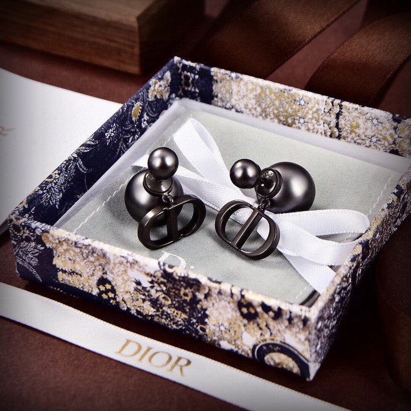 18K Dior Tribales Grey Pearl Earrings
