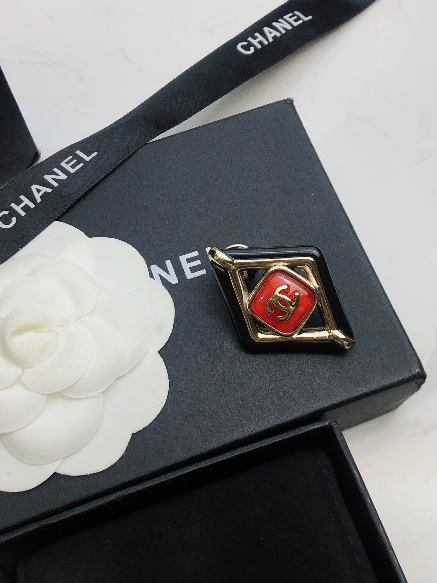18K  Chanel Rhombus Brooch