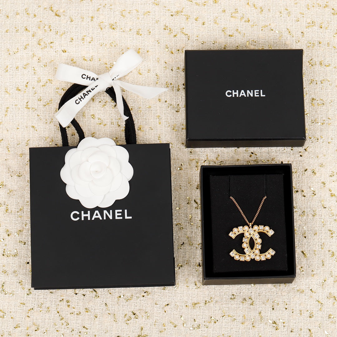 18K  Chanel Vintage Necklace