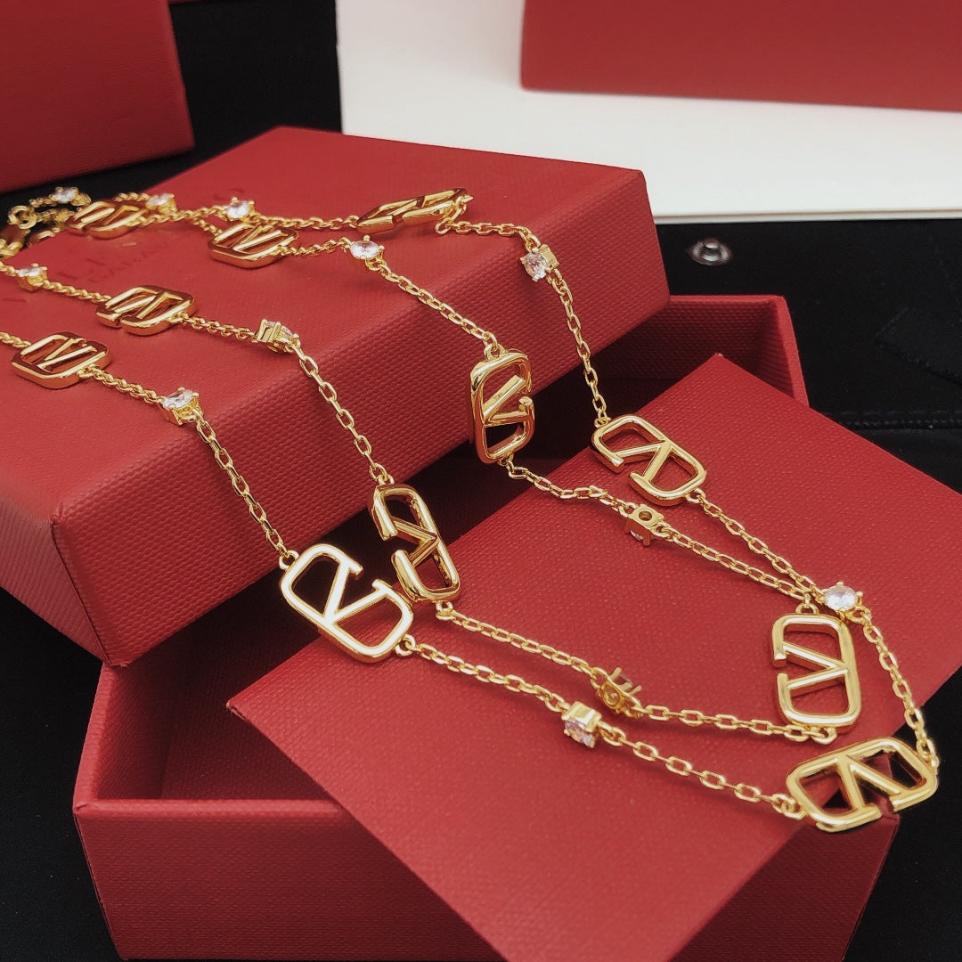 18K Valentino Long Diamonds Necklace