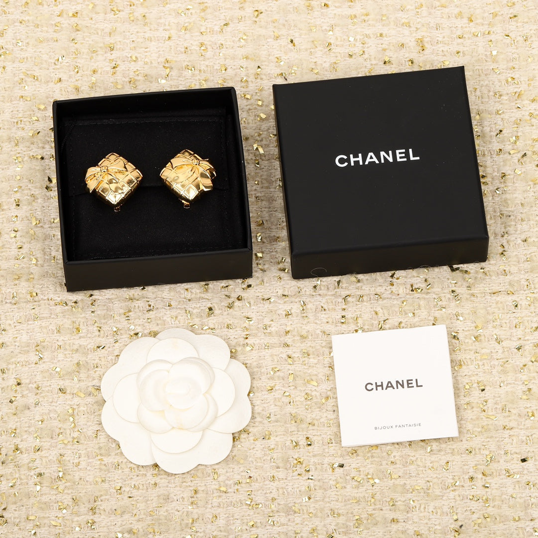 18K  Chanel Vintage Earrings