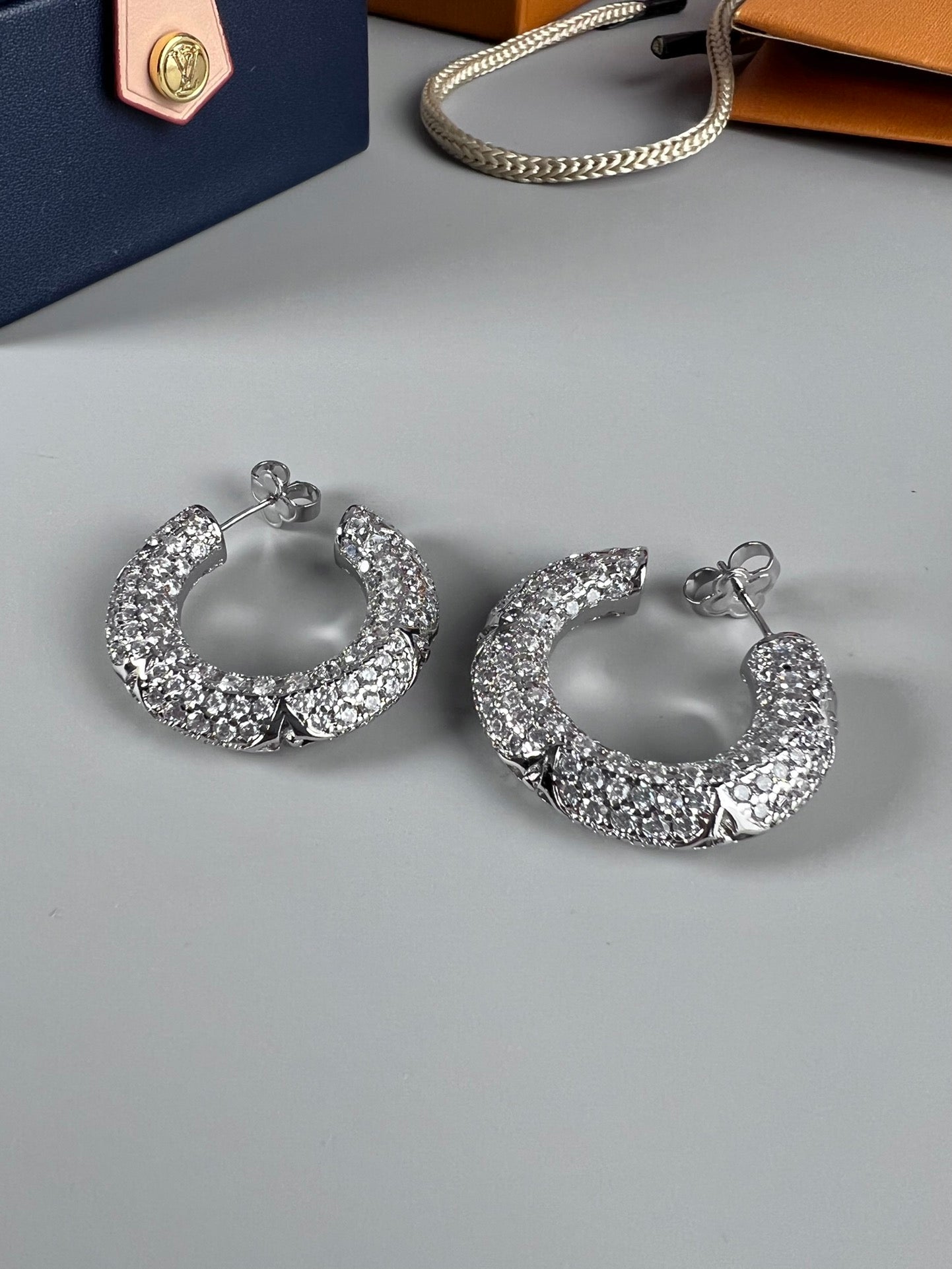 18K Louis Vuitton Circle Diamonds Earrings