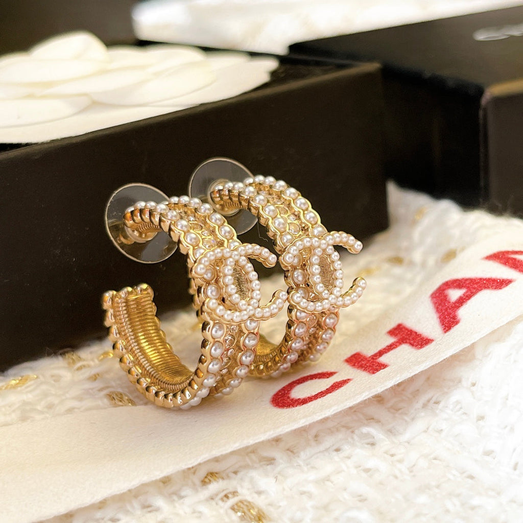 18K  Chanel Pearls Earrings