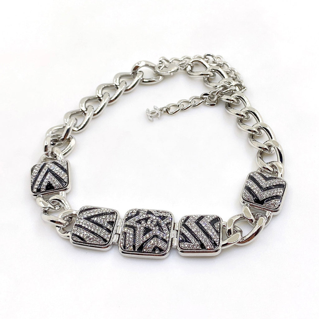 18K  Chanel Star Diamonds Necklace