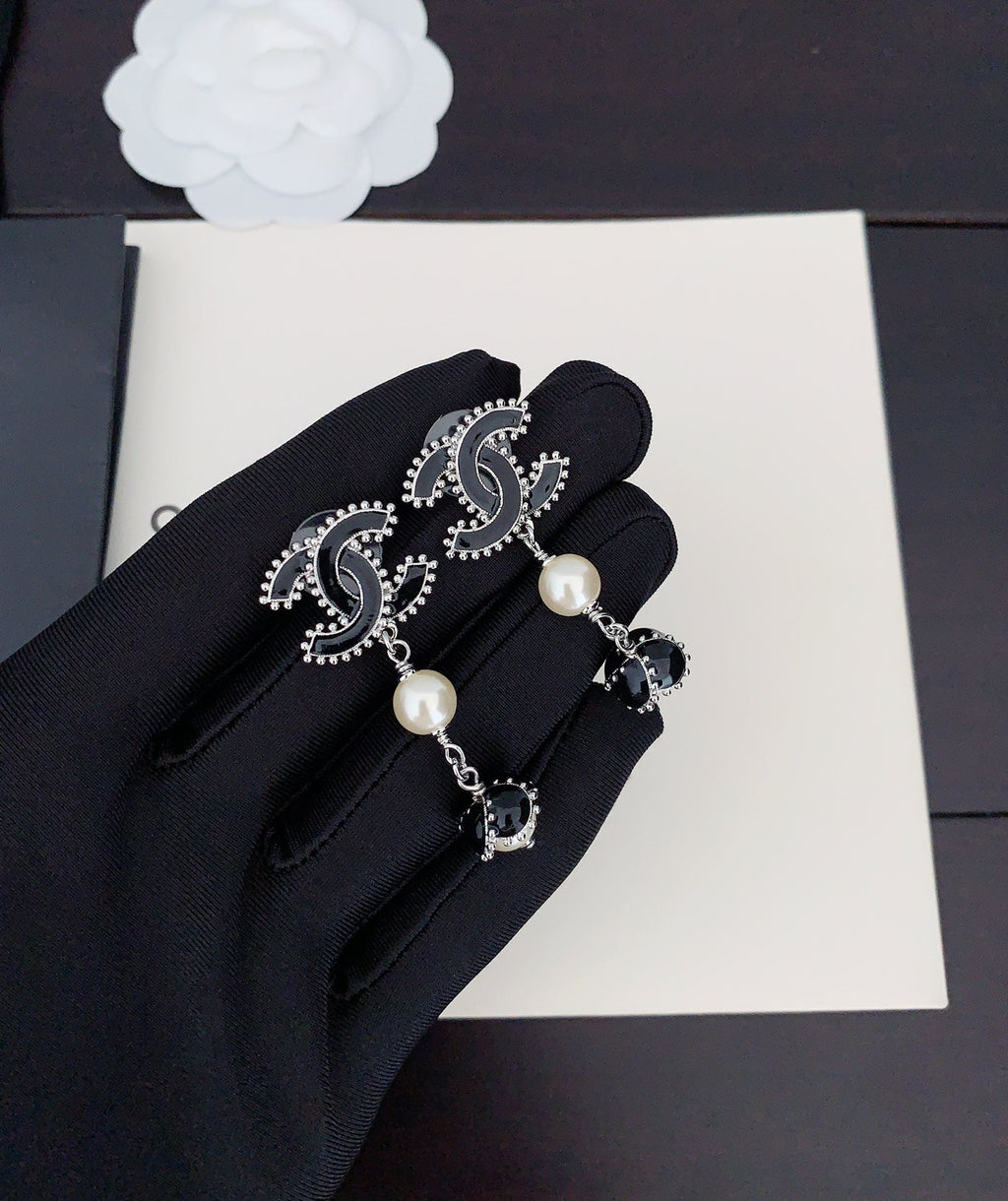 18K  Chanel Pearl Crystals Earrings