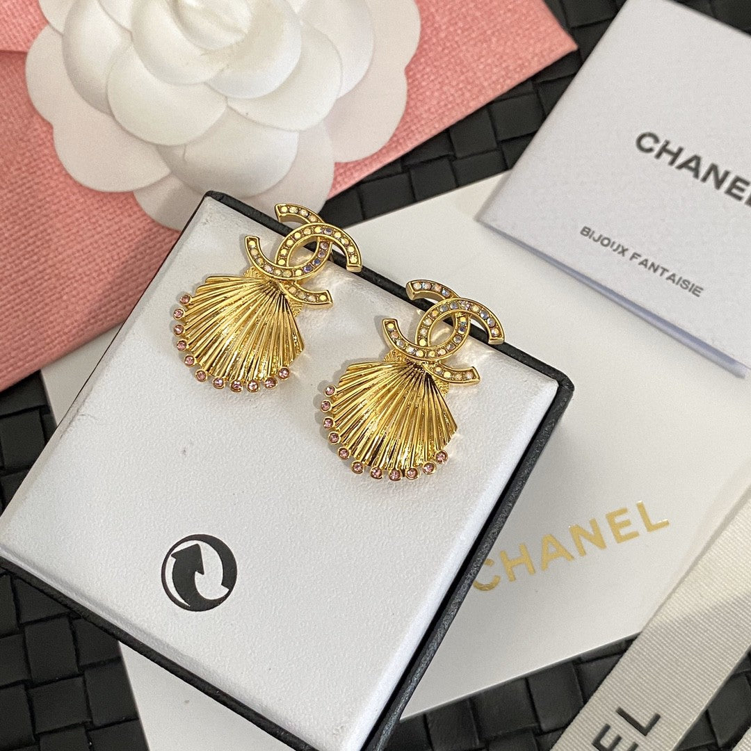 18K  Chanel Shell Pendant Earrings