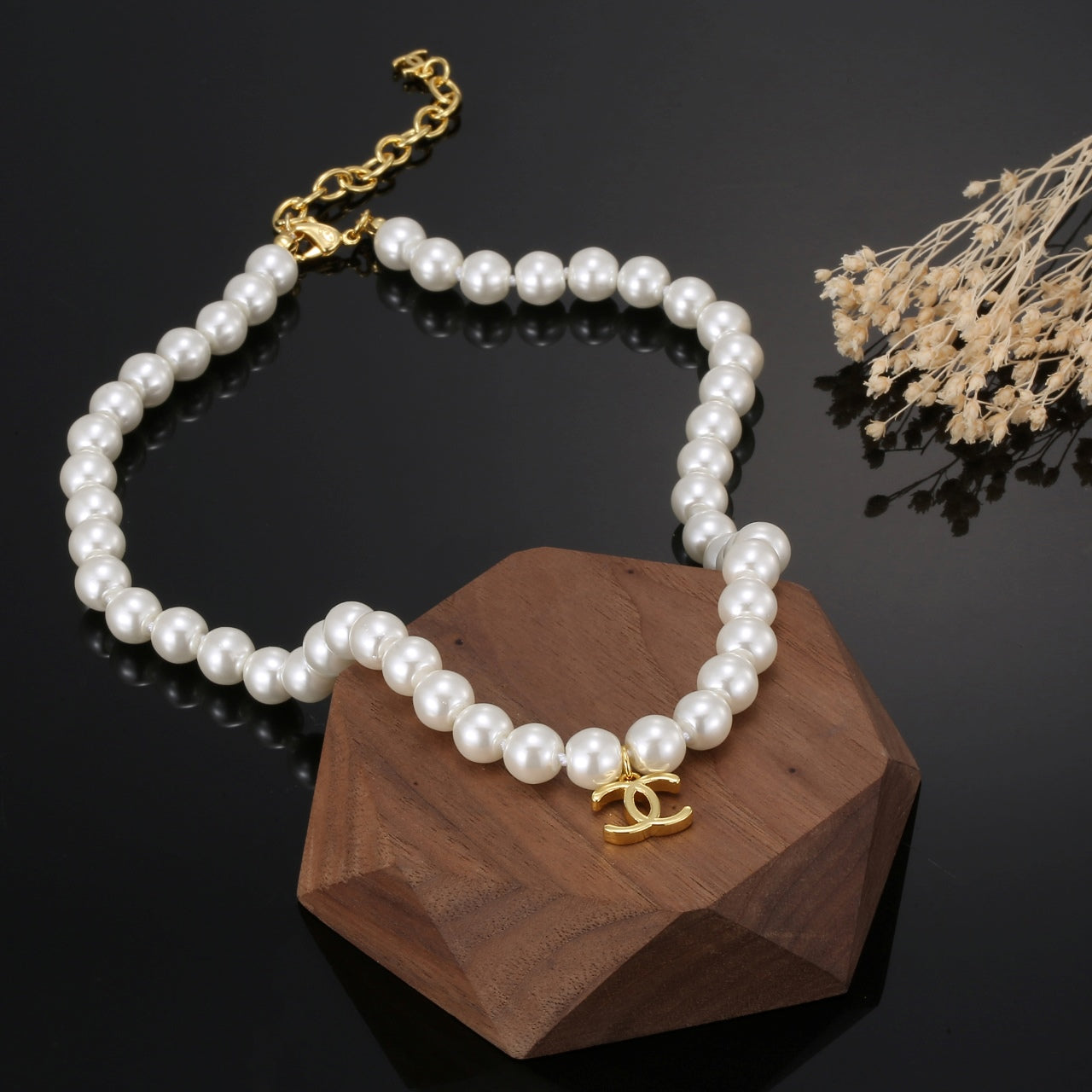 18K  Chanel Pearls Necklace