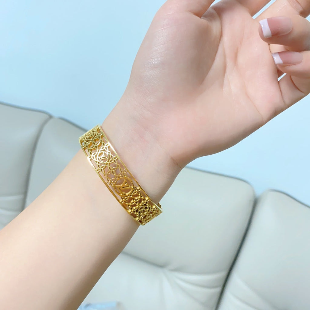 18K Louis Vuitton Hollow Bracelet