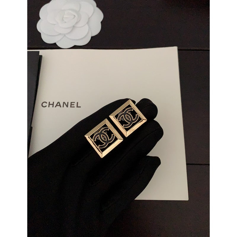 18K  Chanel Square Hollow Earrings