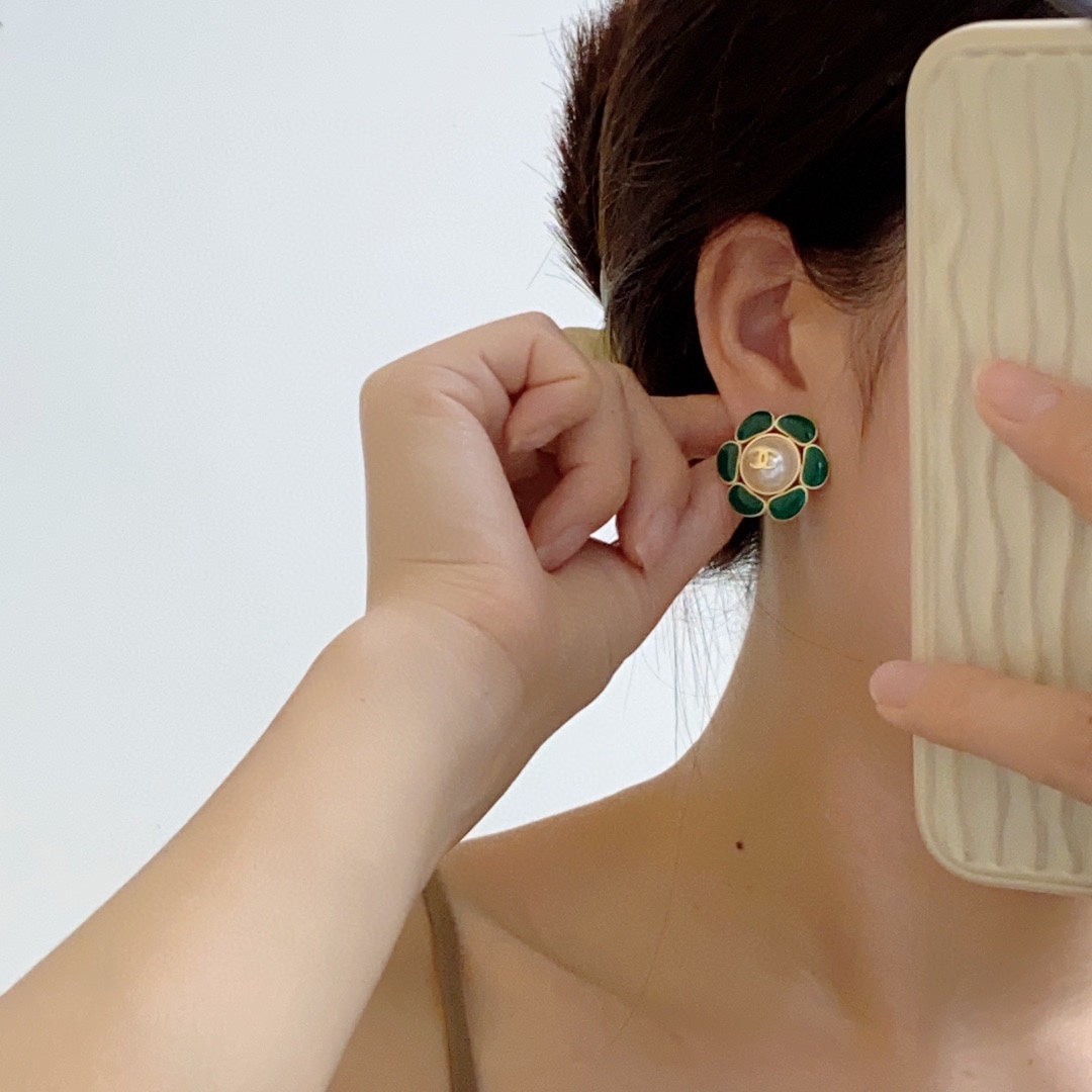 18K  Chanel Emerald Petals Earrings