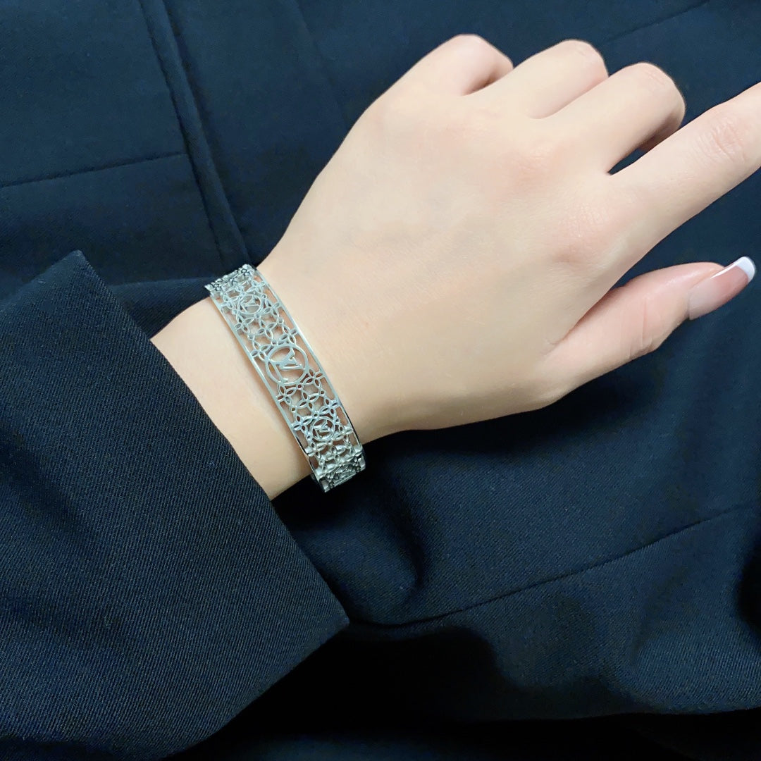 18K Louis Vuitton Cuff Chains Bracelet