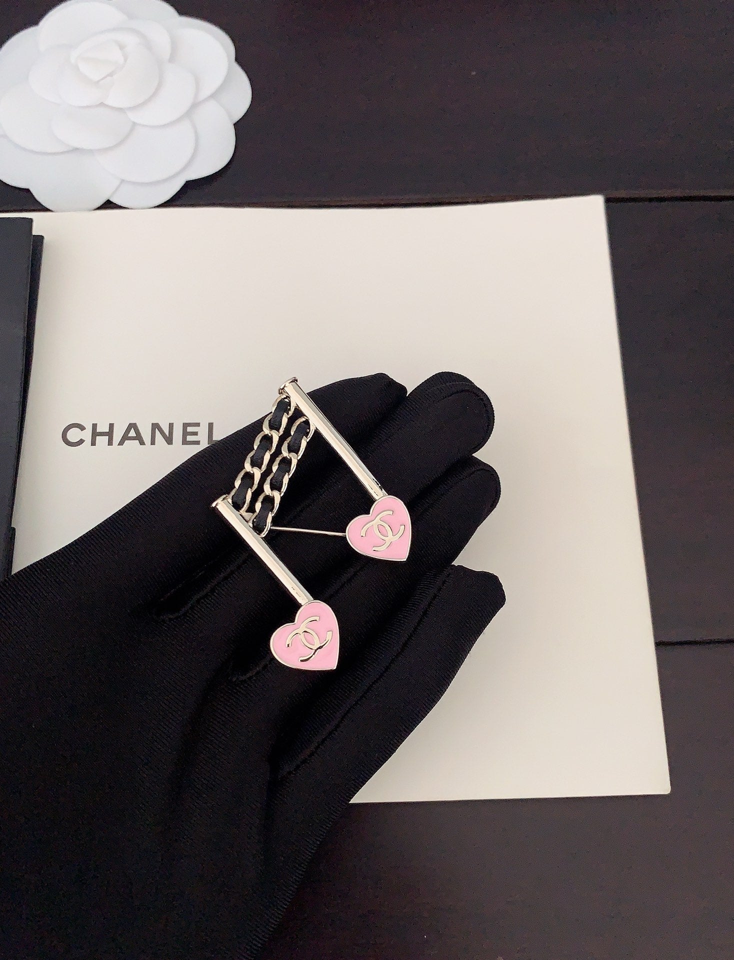 18K  Chanel Music Symbol Brooch