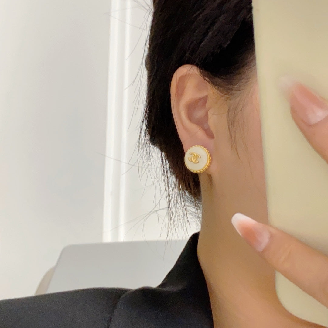 18K  Chanel Pearl Vintage Earrings