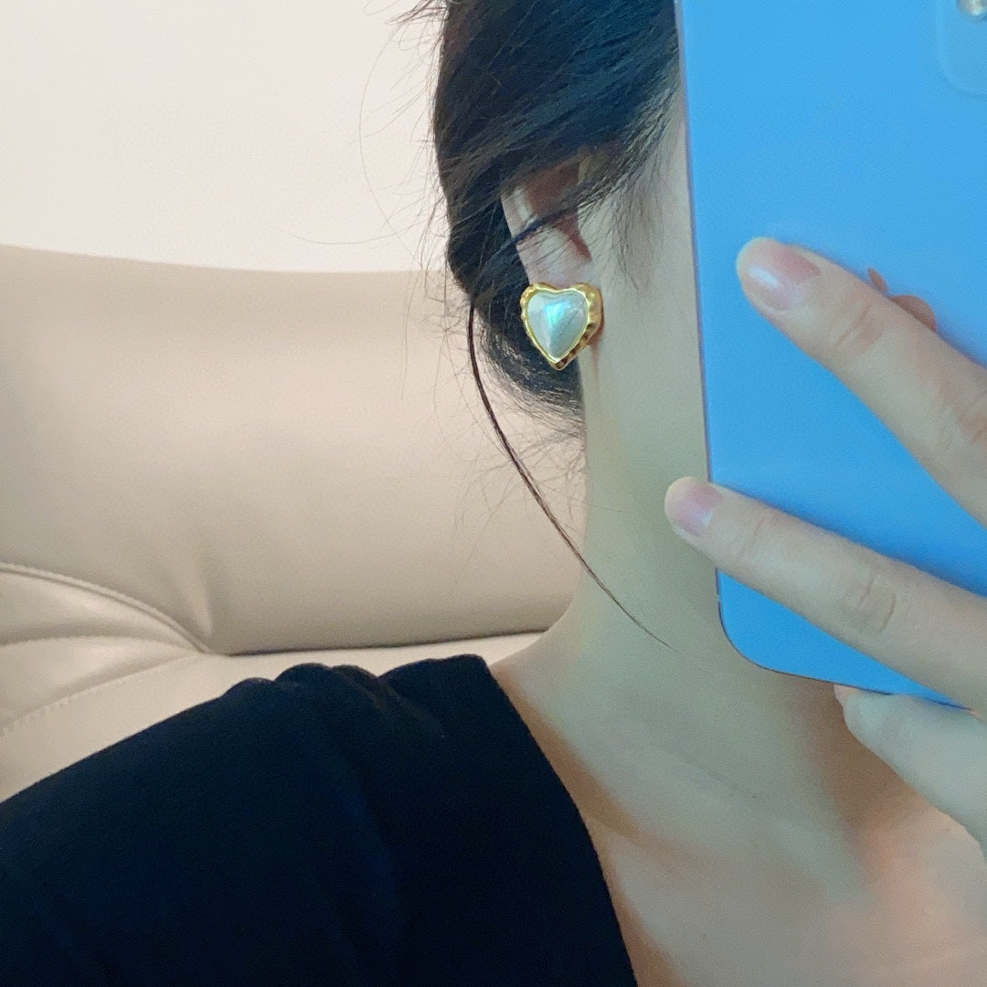 18K  Chanel Heart Pearl Earrings