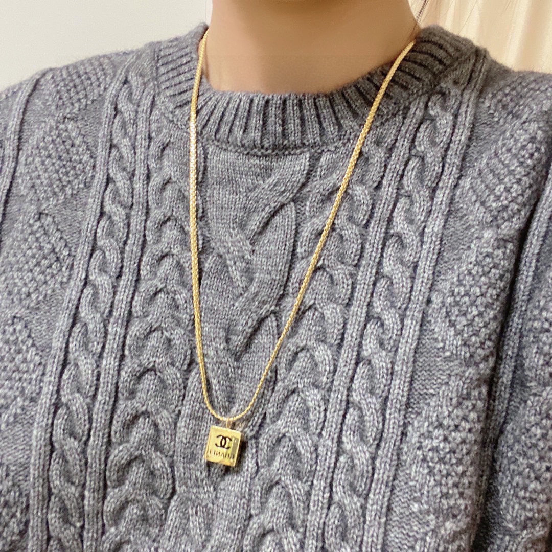 18K  Chanel Pendant Necklace