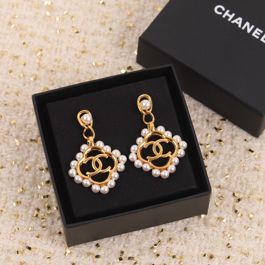 18K  Chanel Square Pearl Pendant Earrings