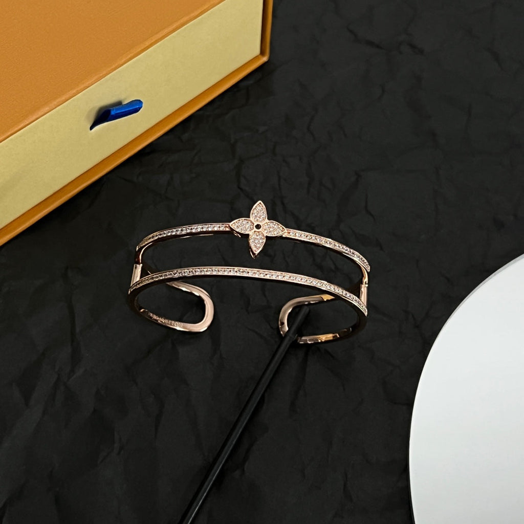 18K Louis Vuitton Idylle Blossom Two-Row Bracelet
