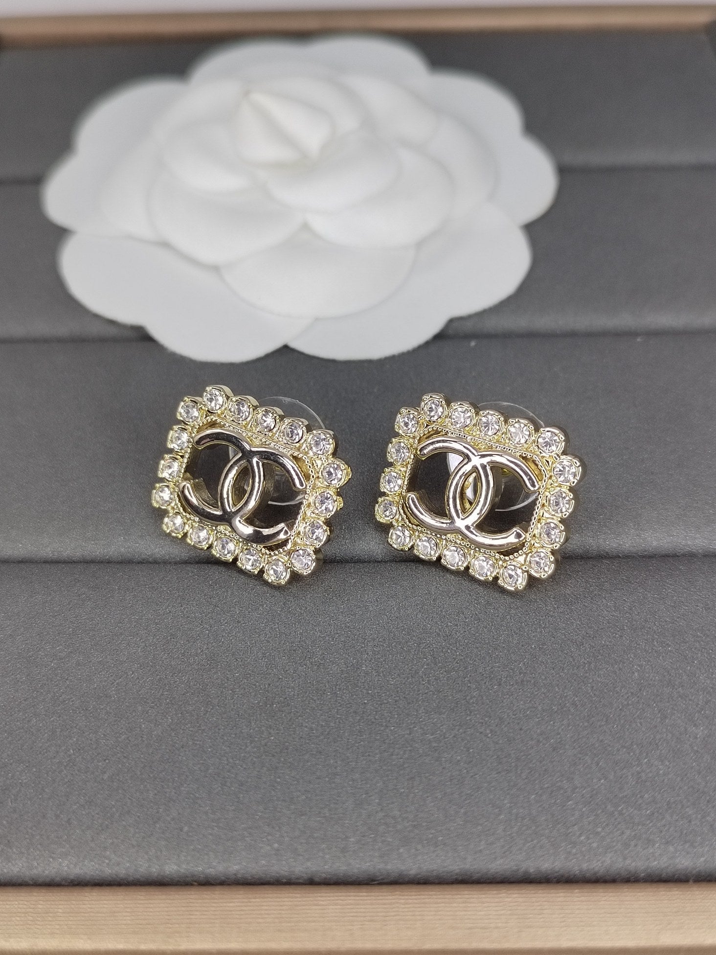 18K  Chanel Diamonds Earrings