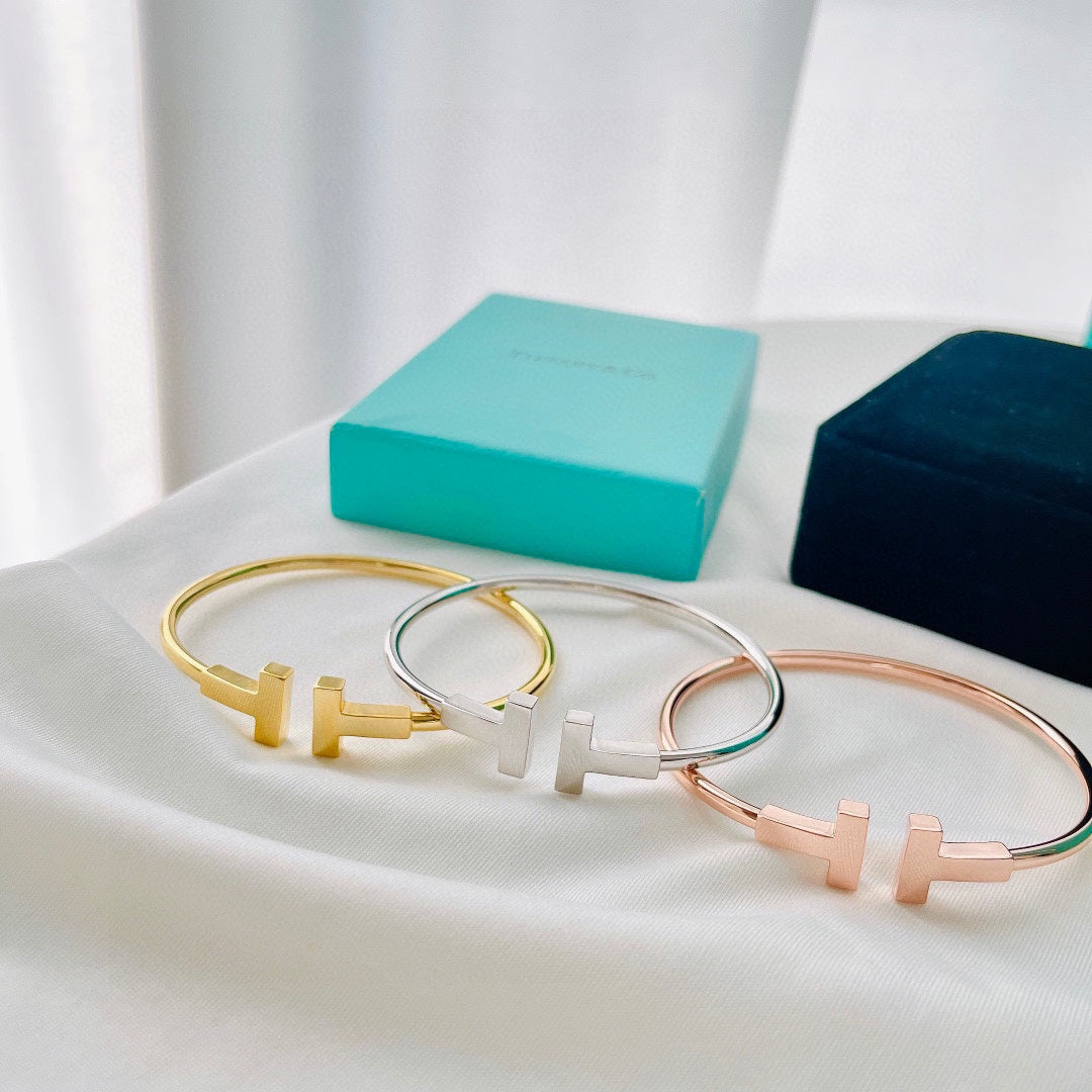 18K Tiffany Wire Bracelet