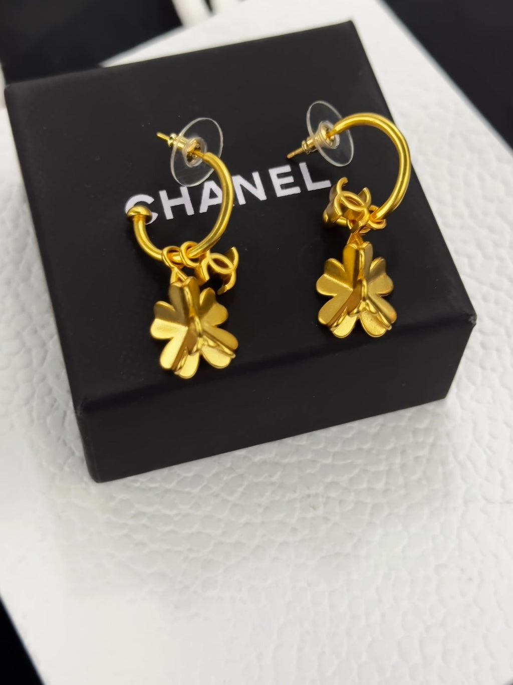 18K  Chanel Flowers Earrings