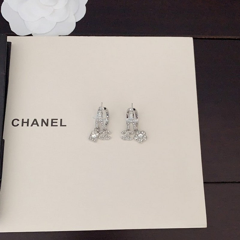 18K  Chanel Flower Diamond Earrings