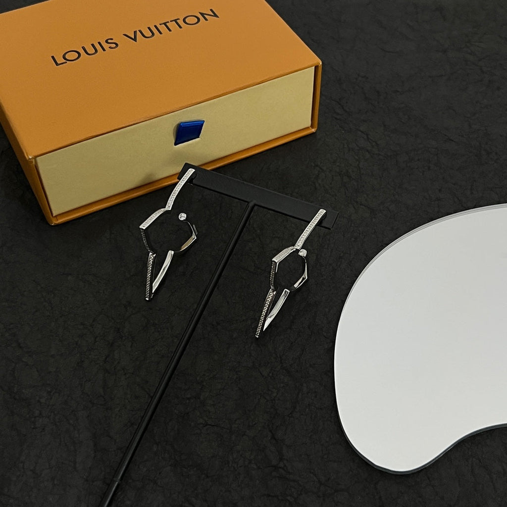 18K Louis Vuitton Debuts Blossom Earrings
