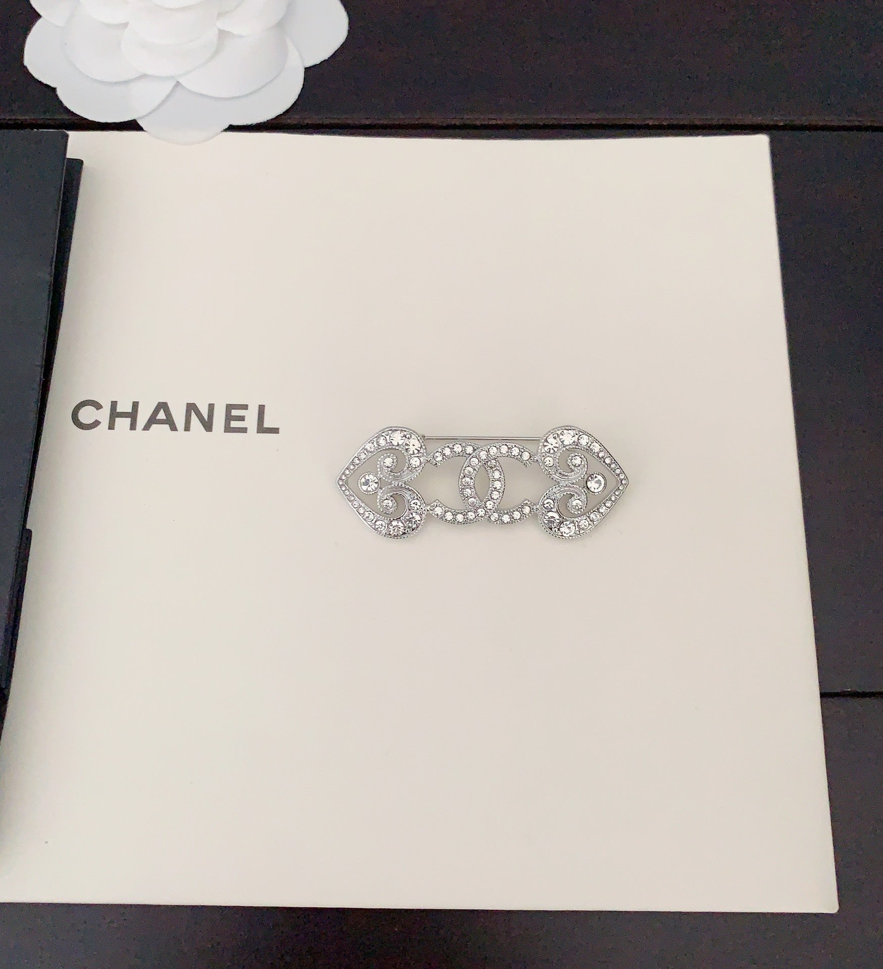 18K  Chanel Heart Brooch