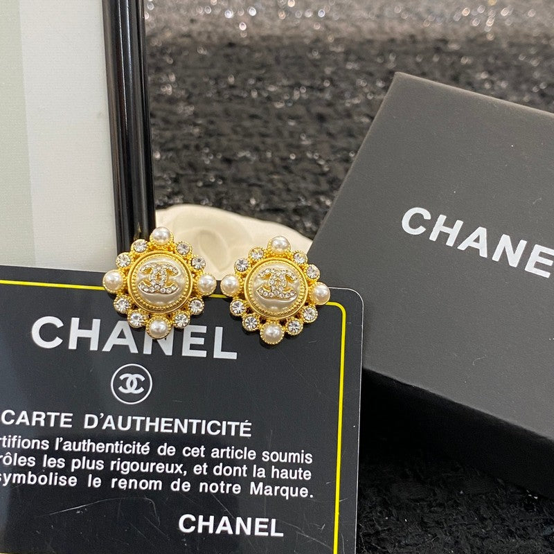 18K  Chanel Pearls Earrings