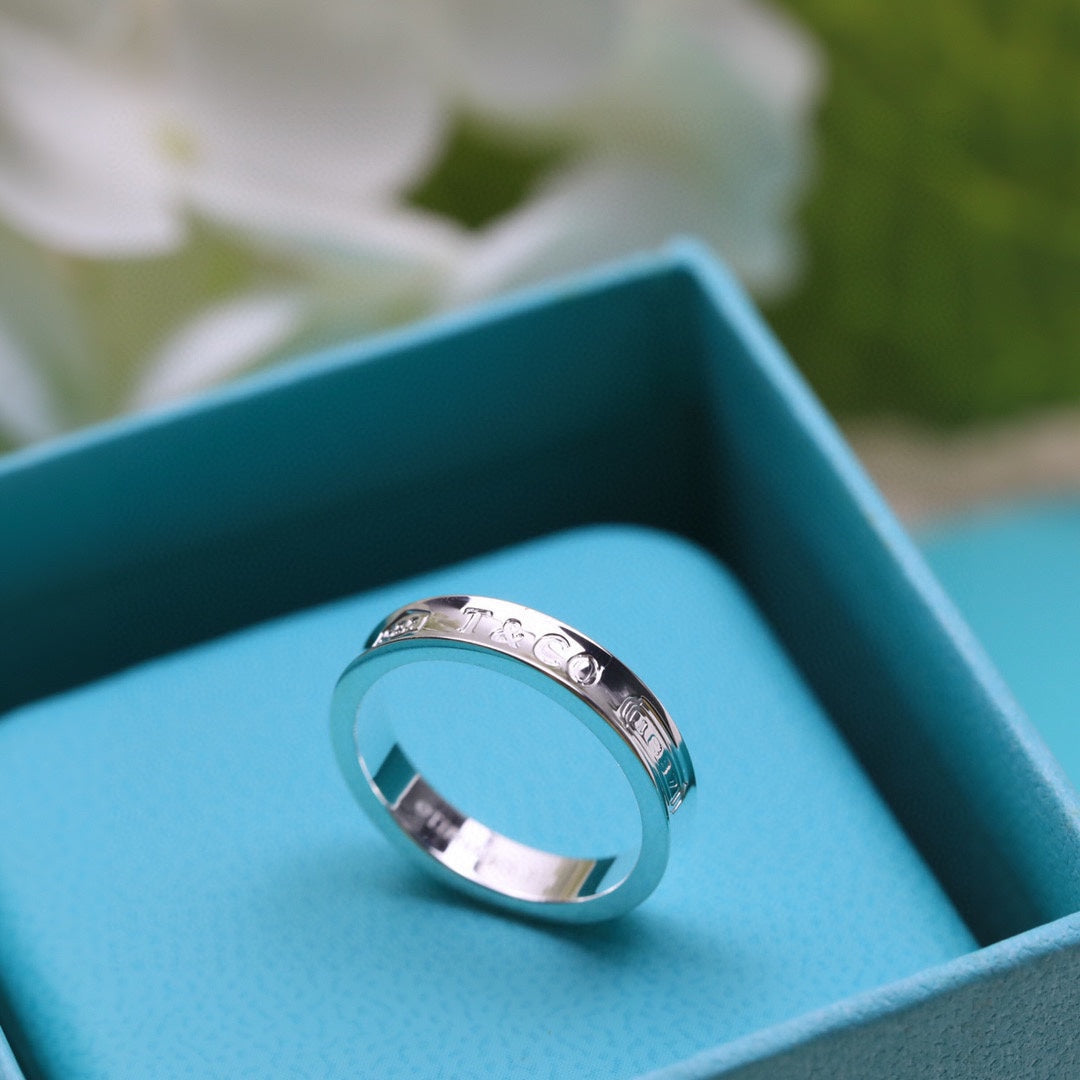 18K Tiffany 1837 Ring