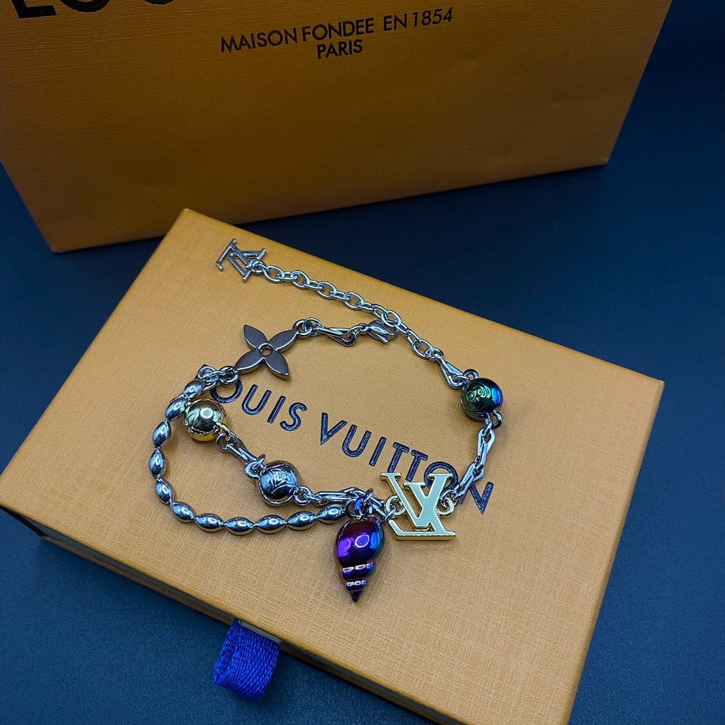 18K Louis Vuitton Shell Necklace