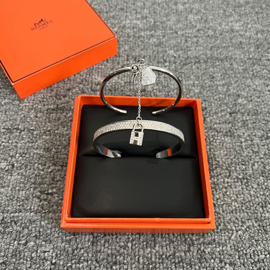 18K Kelly Clochette Diamonds Hermes Bracelet