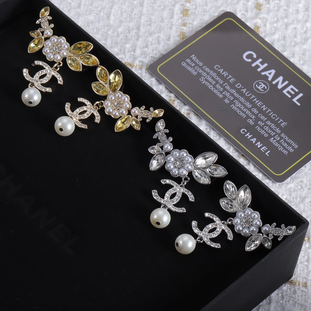 18K  Chanel Flower Crystals Earrings