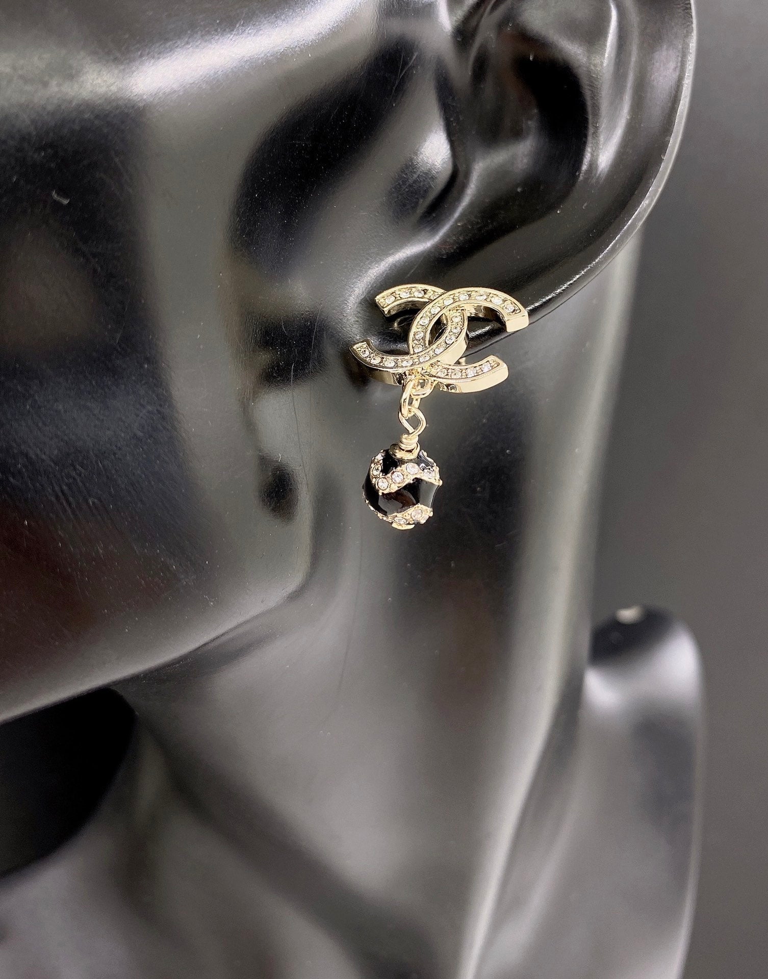 18K  Chanel Pearl Pendant Earrings