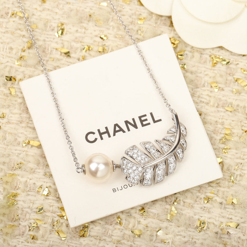18K  Chanel Plume De Necklace