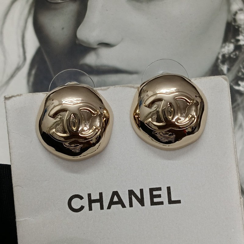 18K  Chanel Vintage Round Gold Earrings