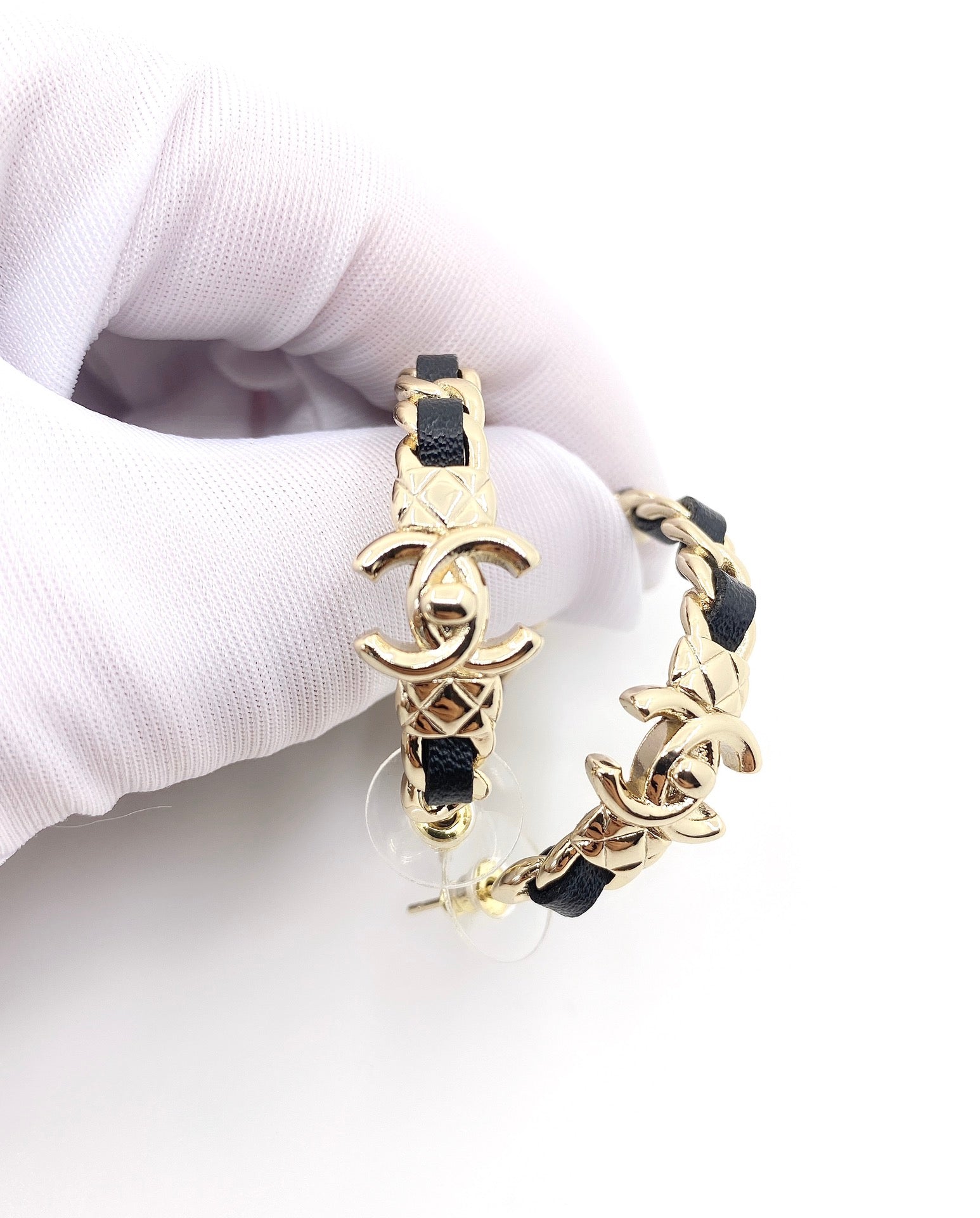 18K  Chanel Cricle Leather Earrings