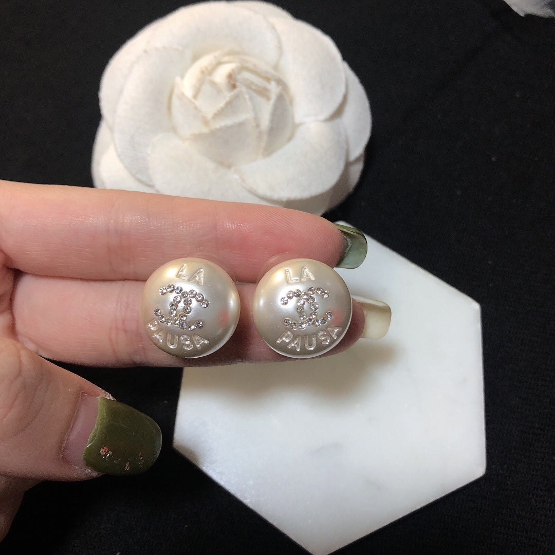 18K  Chanel Pearl Earrings