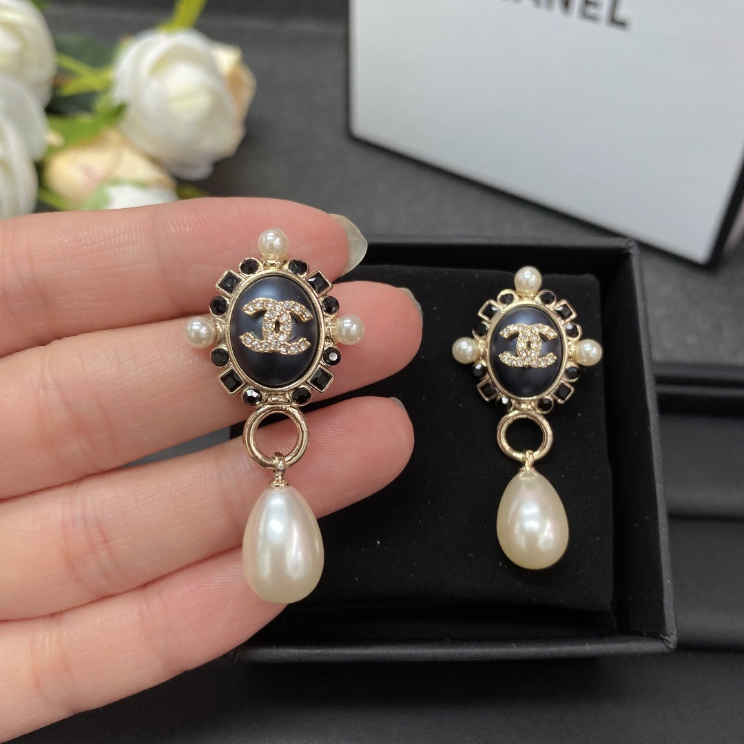 18K  Chanel Pearl Pendant Earrings