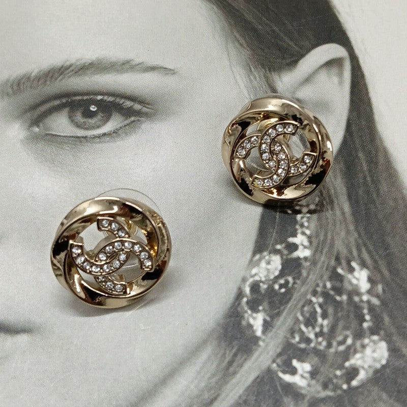 18K  Chanel Round Diamond Gold Earrings
