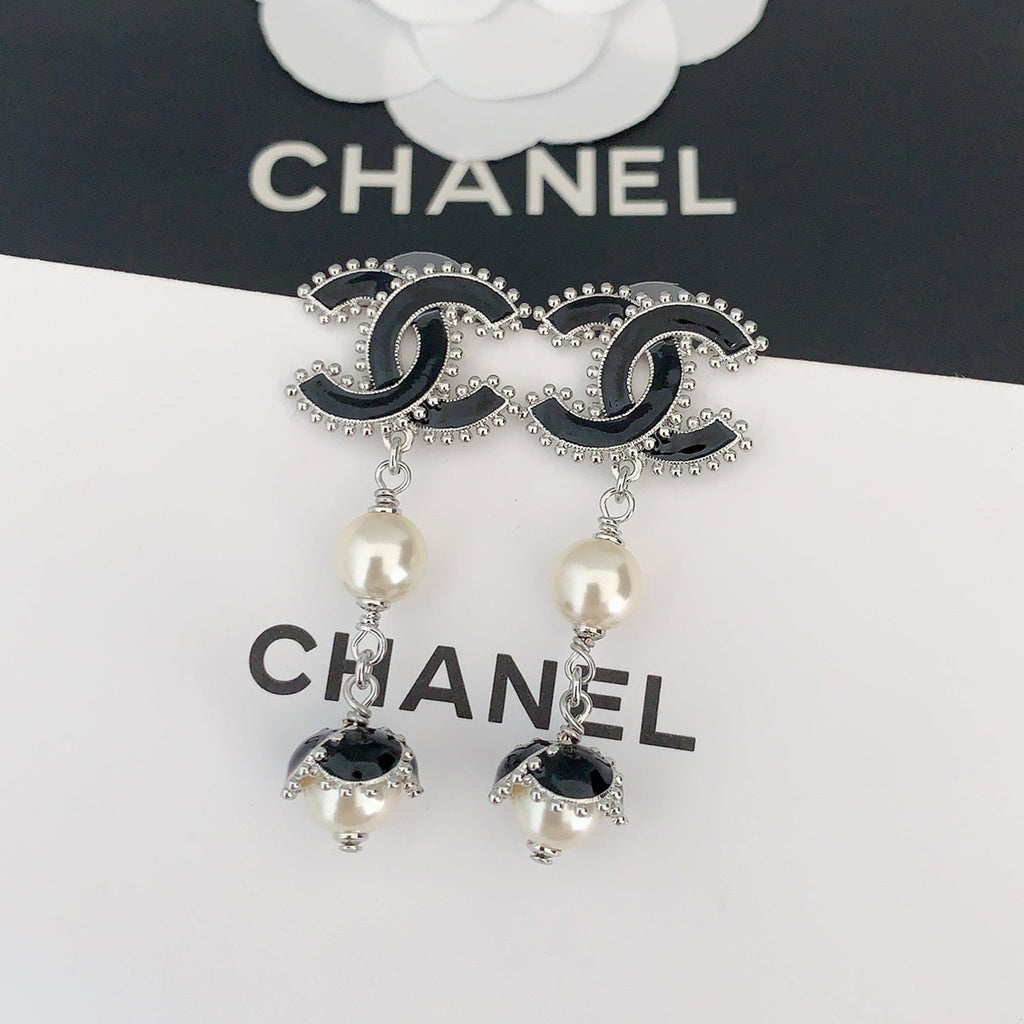 18K  Chanel Pearl Crystals Earrings