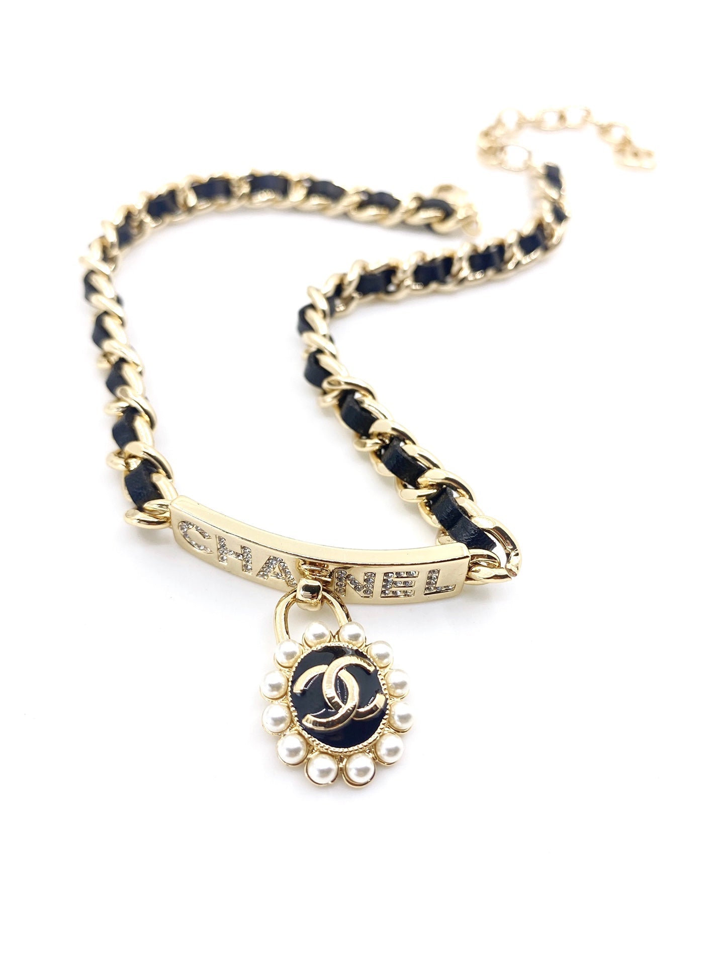 18K  Chanel Pearls Choker Necklace
