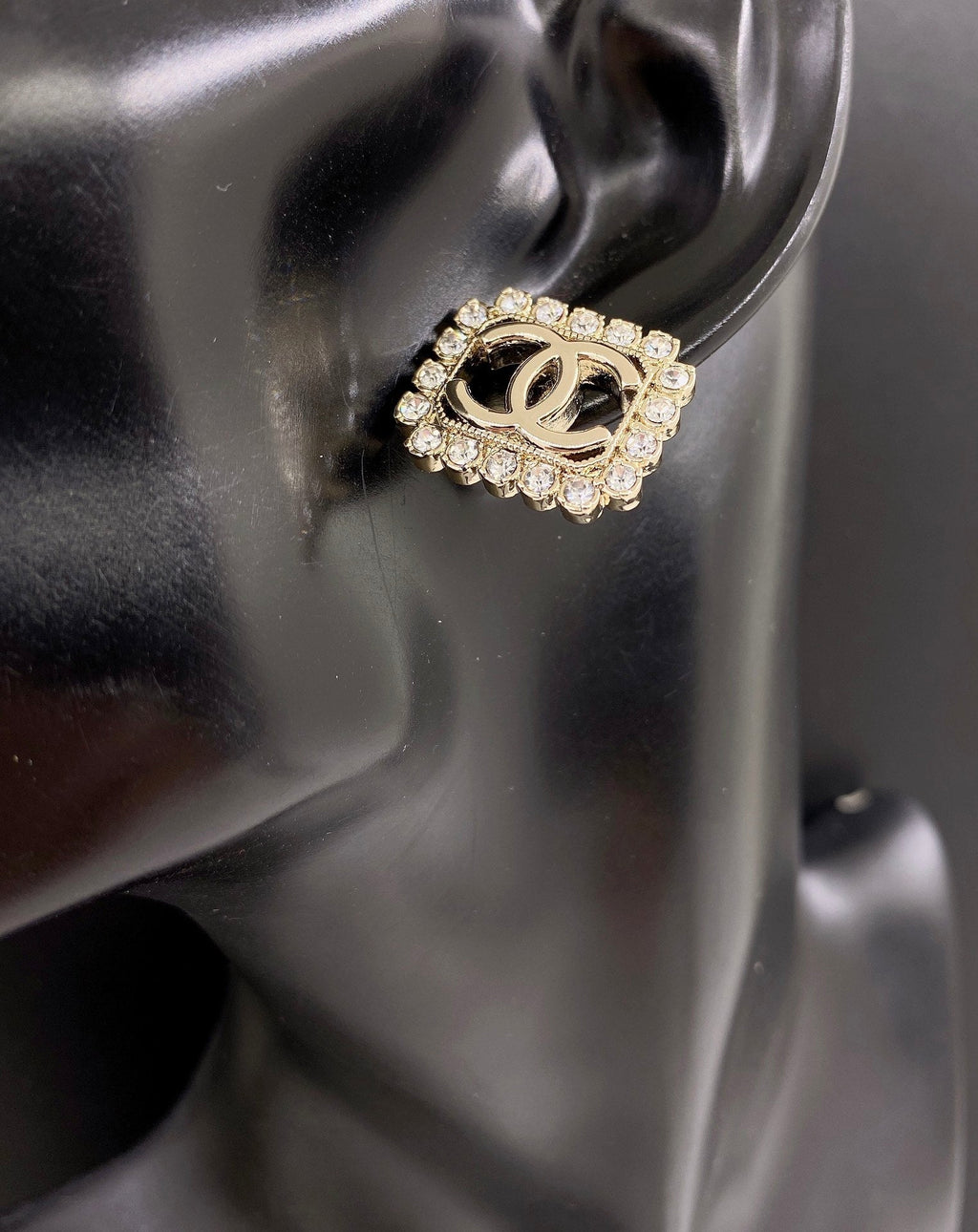 18K  Chanel Square Pearls Earrings