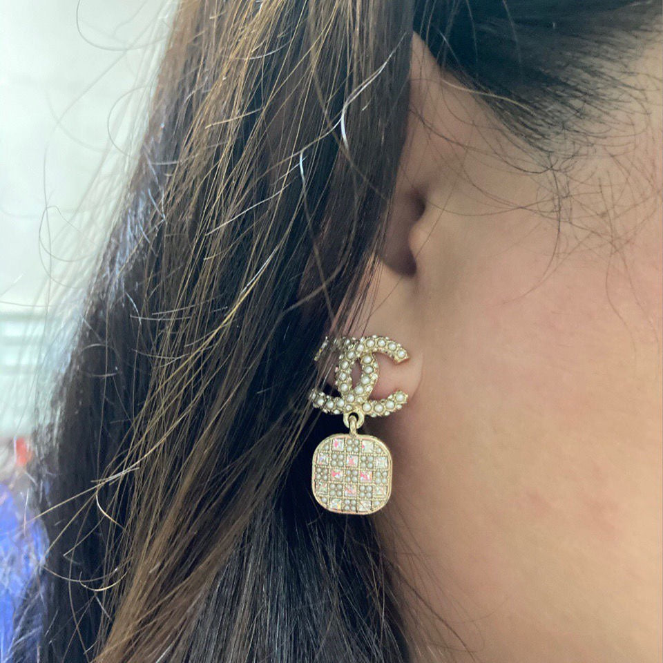 18K  Chanel Diamonds Drop Earrings