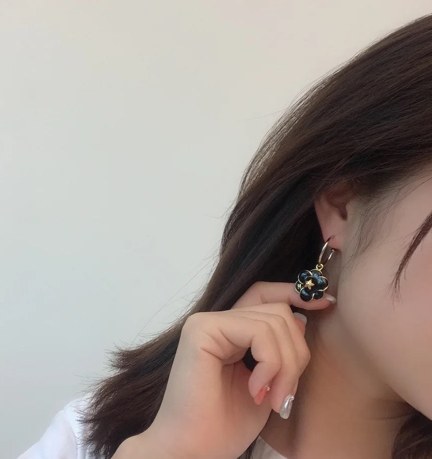 18K  Chanel Flower Earrings