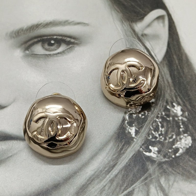 18K  Chanel Vintage Round Gold Earrings