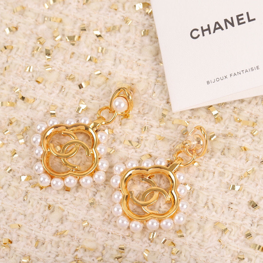 18K  Chanel Square Pearl Pendant Earrings