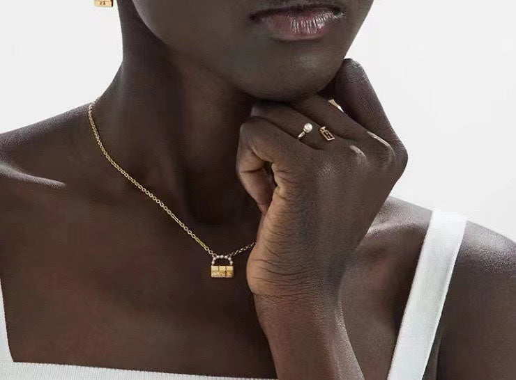 18K Fendi Bag Pendant Pearls Necklace