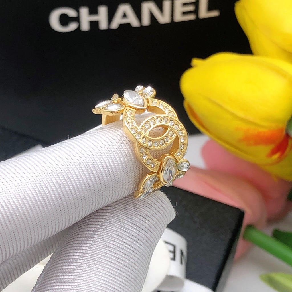 18K  Chanel Flower Crystals Ring