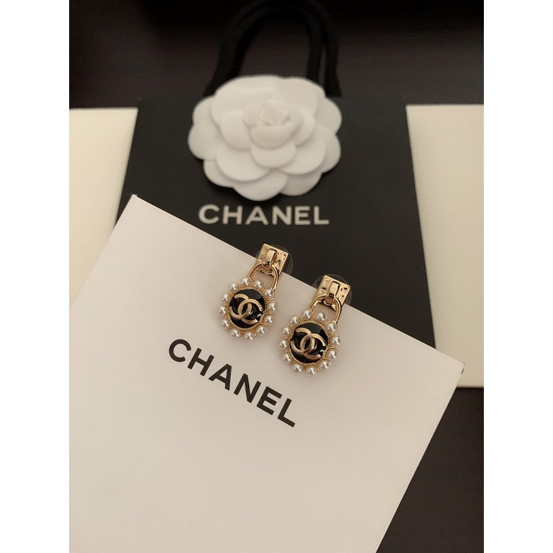 18K  Chanel Pearl Earrings