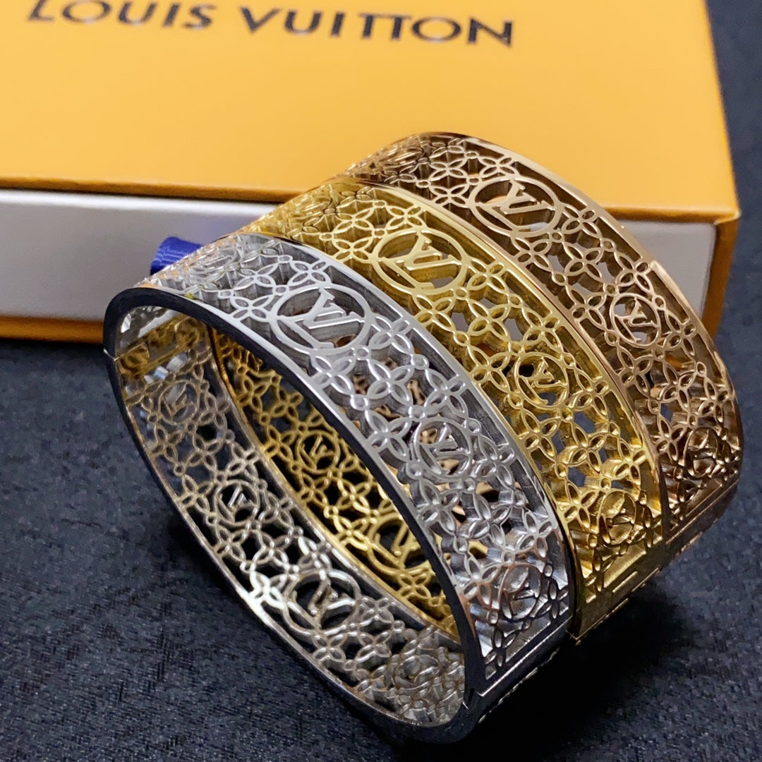 18K Louis Vuitton Cuff Chains Bracelet